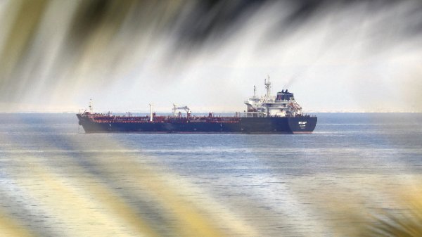 美官员称美伊讨论以重开霍尔木兹海峡为条件的停火协议