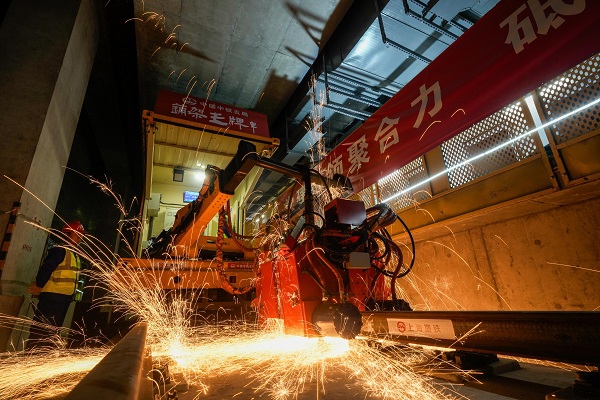 全长42公里、穿越长江口，上海轨道交通22号线全线轨道贯通