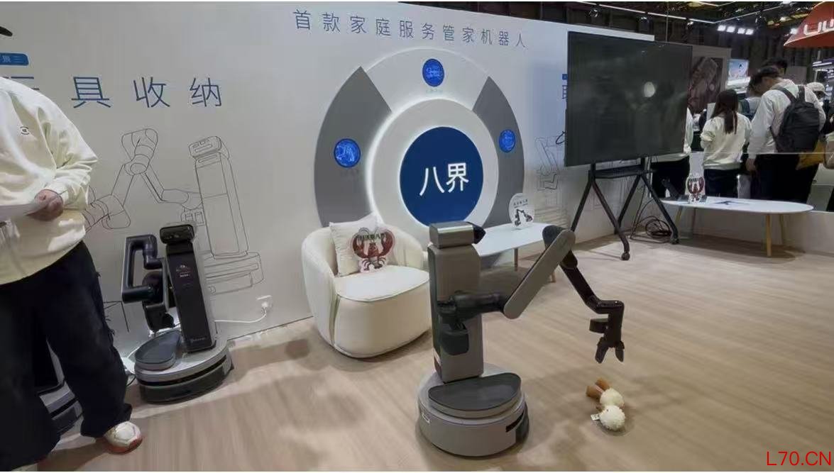 清洁机器人龙头企业积极在具身智能领域布局。拍摄/第一财经记者王珍