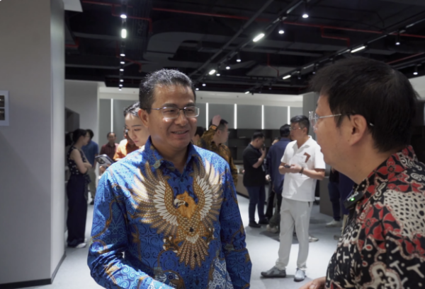 赌博输十几亿“消失”后，金立创始人跑印尼卖家具？