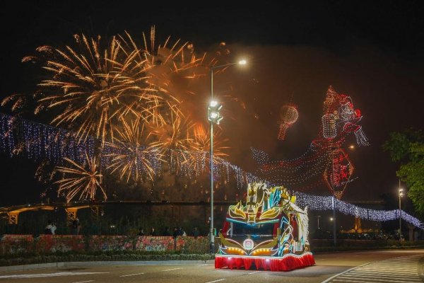 无人机烟花首度绽放澳门夜空