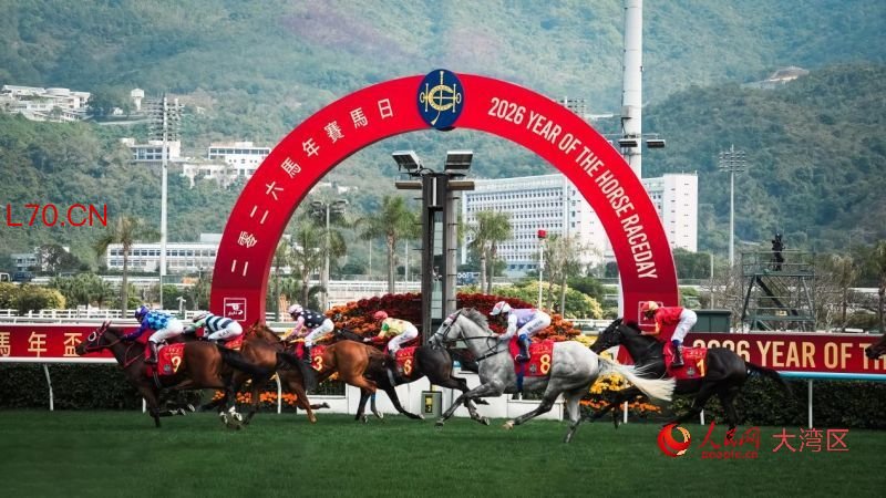 当日11场赛事先后精彩上演，此为焦点赛事“马年杯”。人民网 吴宇扬扬摄