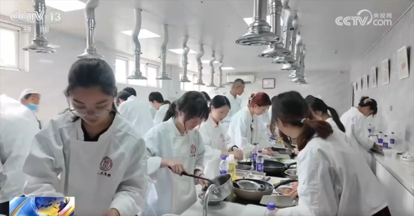 曾经相对冷门的高校劳动实践课成为“香饽饽” 背后隐藏着哪些深层原因？