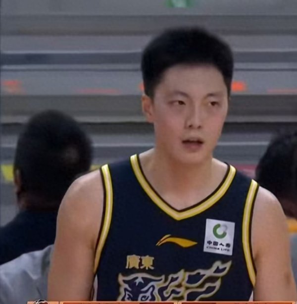 广东男篮四强席位告急! 剩余八场比赛, 只有两场保赢